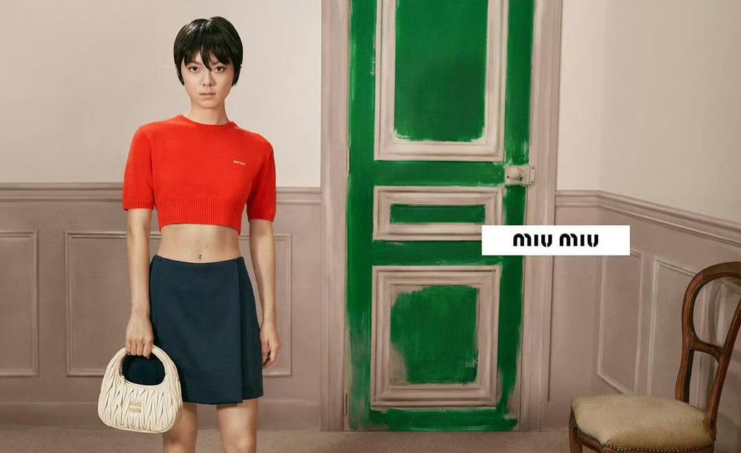 赵今麦 × Miu Miu 2026手袋系列广告大片
怎么给麦搞了超短发之前齐肩