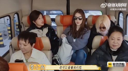 刘晓庆 我也是义务的 看她为找餐厅奔波的样子，我就在想，这要是我家老人，我得多心