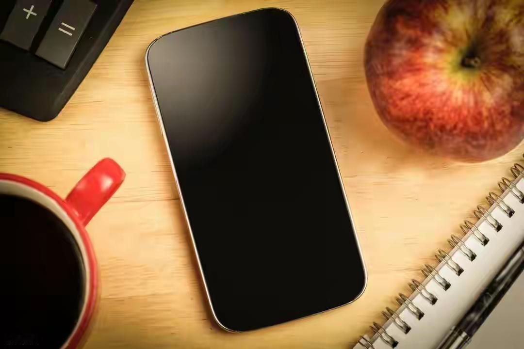 手机别乱塞！电池和身体都遭罪！
 
出门随手揣兜、回家随手一扔，几乎是每个人用手