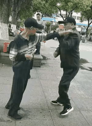 岳云鹏的相声在现实中上演。

听过一段岳云鹏的相声，说的是两个不相识的结巴碰在了