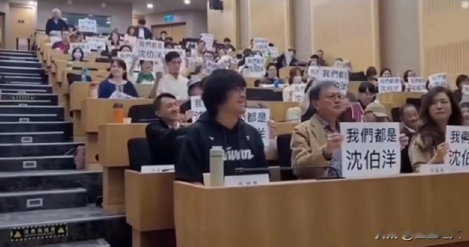 绿蛙和黑熊们都跳起来了，
为啥？狗急跳墙呗！
一条通缉令就炸出这么败类，这目的也