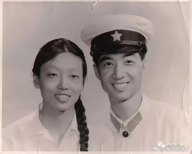 局座张召忠近年来很少再出现在公众面前了，他停更了自己所有的账号，这让他的粉丝们都