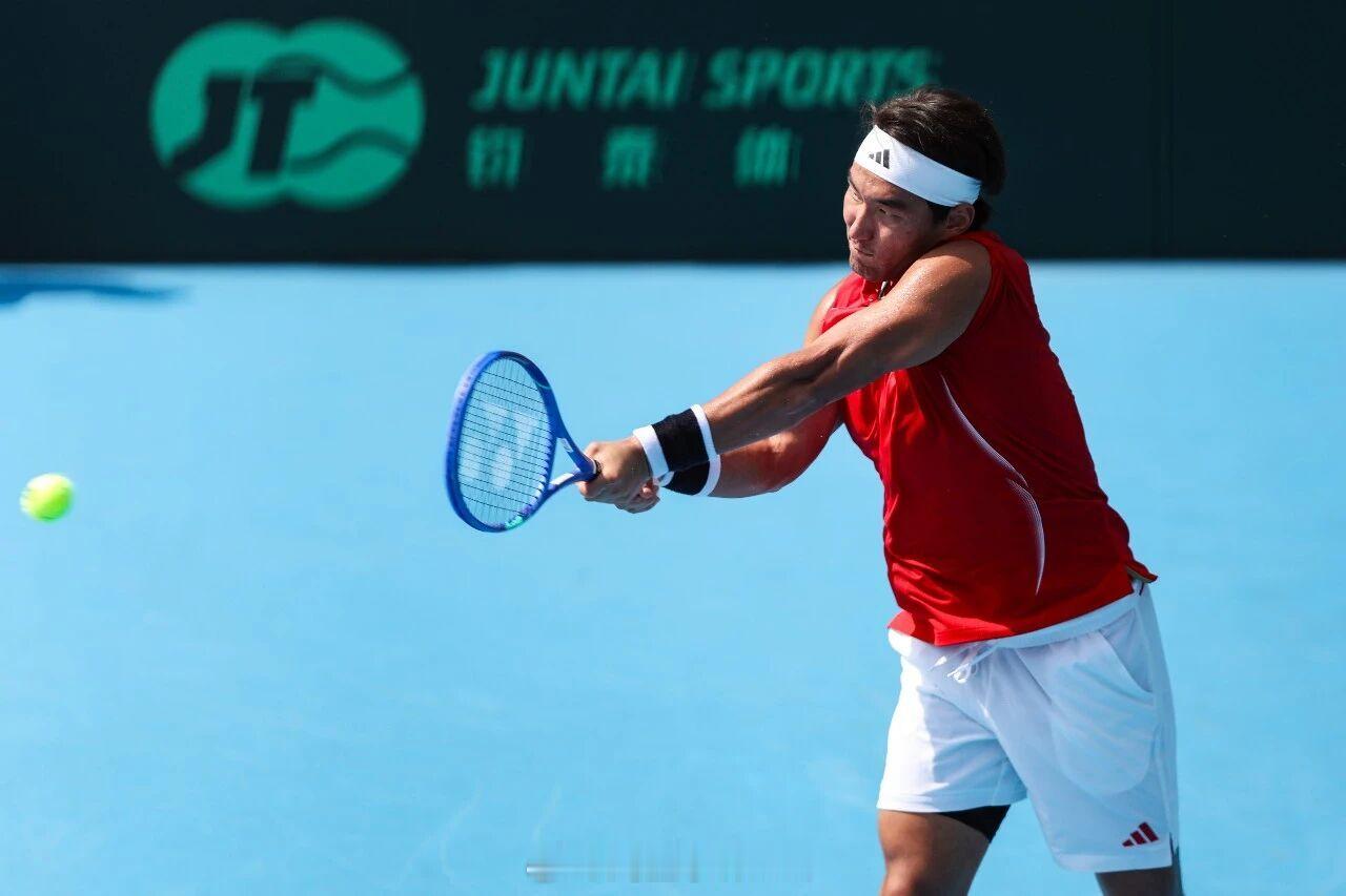 中国男网杀入戴维斯杯Ⅰ组，那中国男足...2月7日，在广州南沙钧泰国际网球中心举