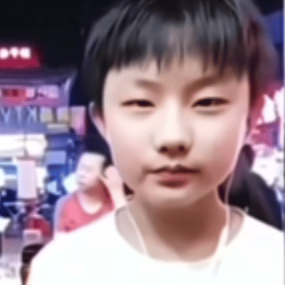 我懒得喷了，你们都不好好看帅馍公告吗？梨馍和馍栗是明天上啊。。你们到底在干嘛[流