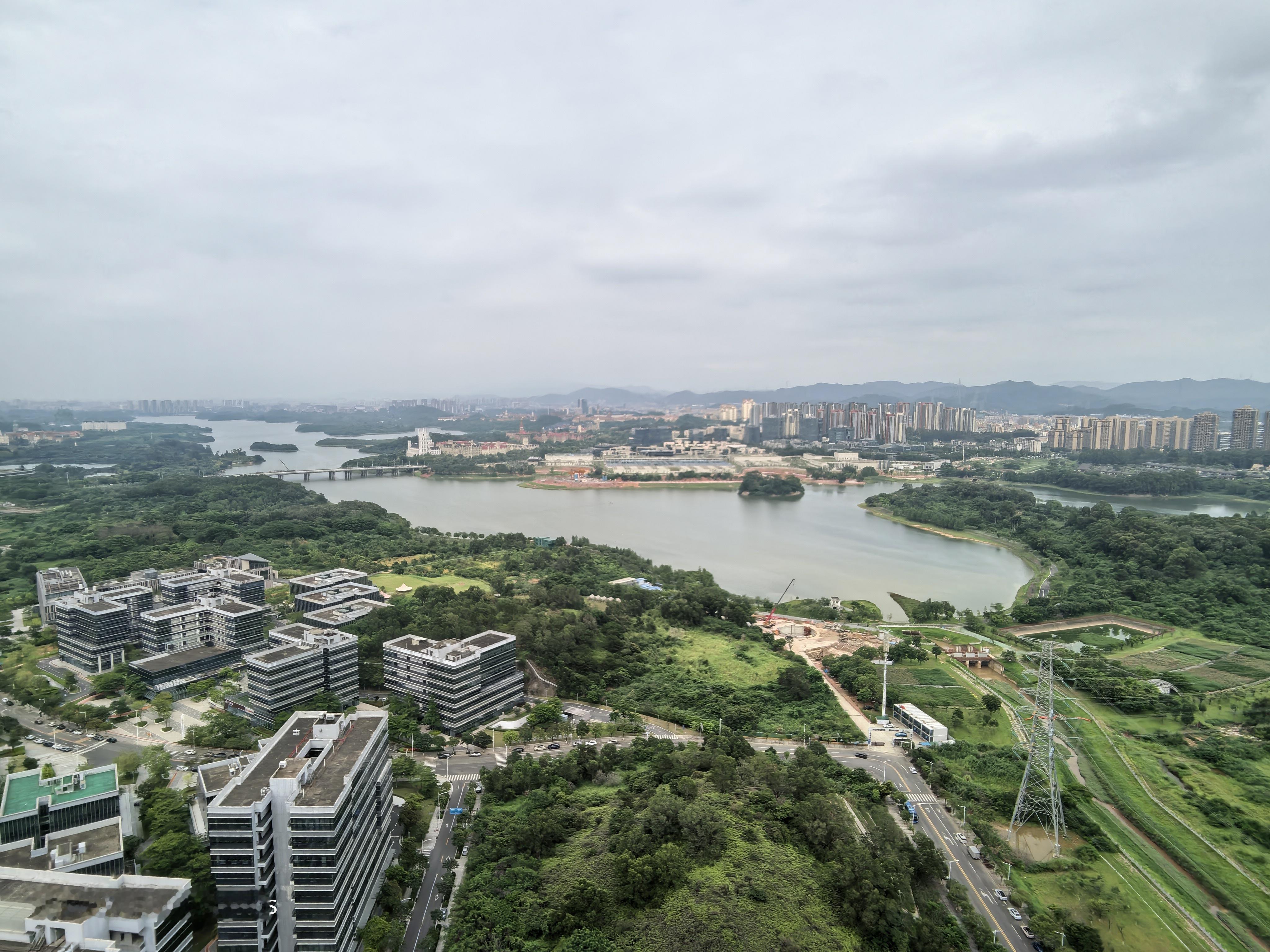 来一张松山湖全景 华为ai眼镜 东莞·松山湖景区