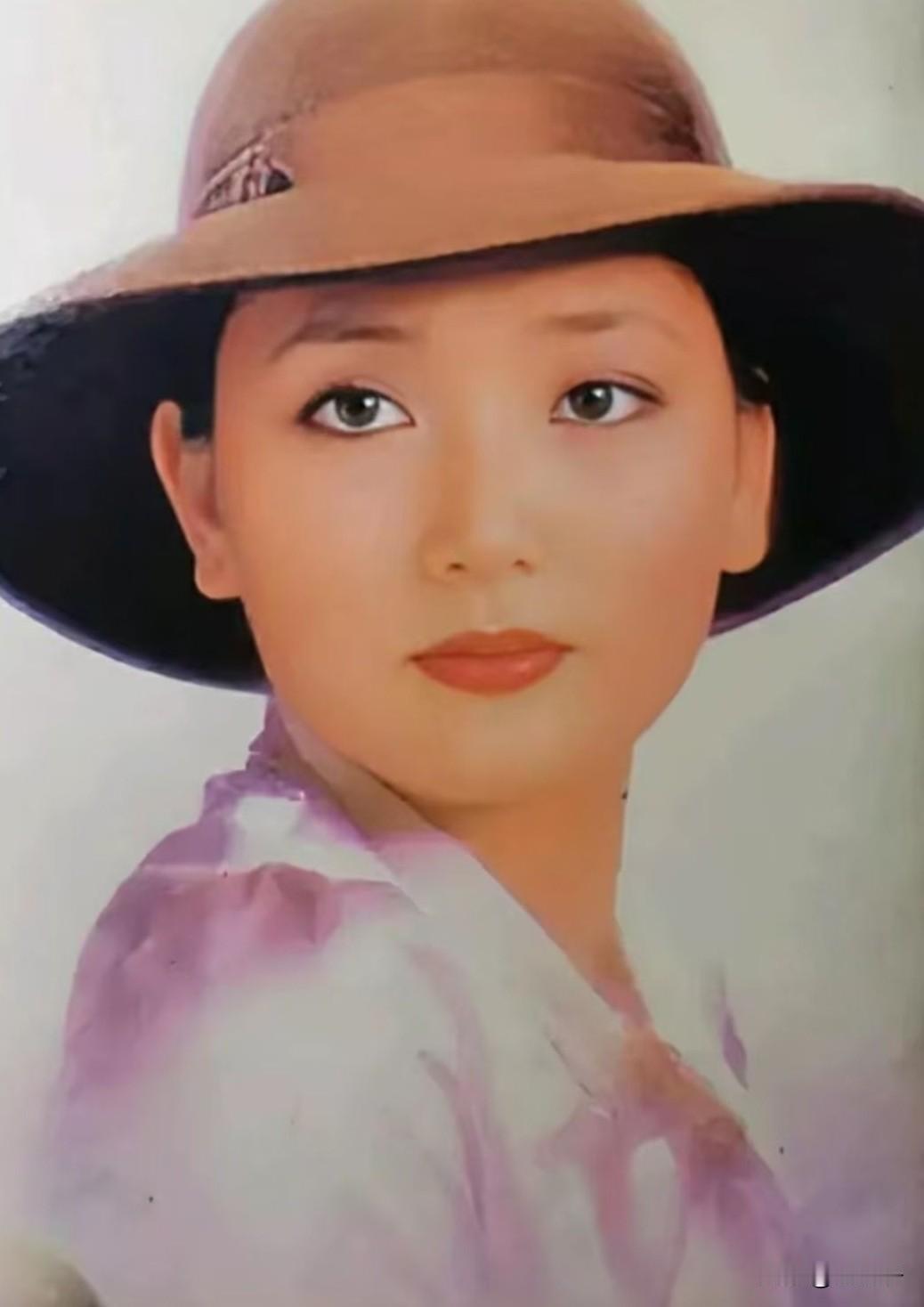 中国电影史人物之第1438位，马敏儿，1960年1月29日出生于香港。
她是香港