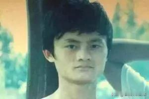 马云前两次高考的数学成绩:1分、19分

1982年，18岁的马云第一次参加高考