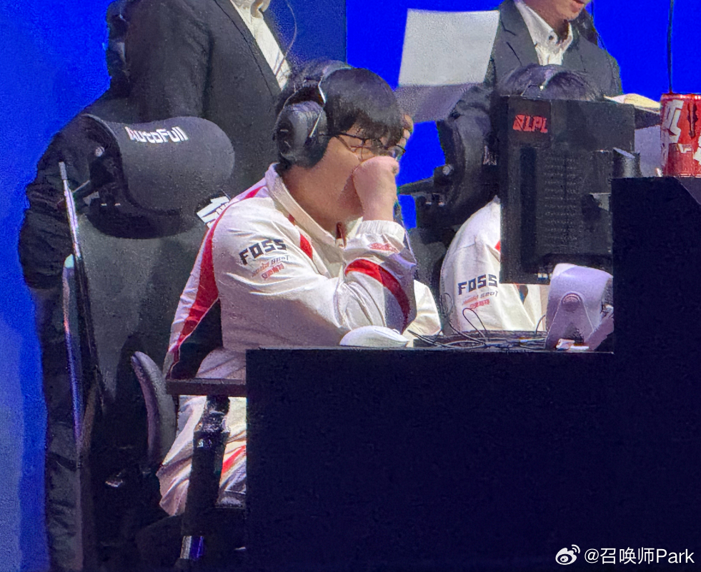 不是兄弟，你真干了啊！！！！前不久刚为小队友站台，结果人家真干了，TES队长36