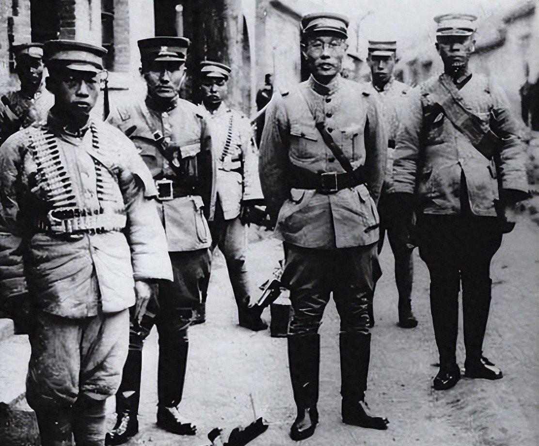 转战西北的张学良损失多大？看阵亡高级将领名单，难怪他不愿打红军。
 
1935年