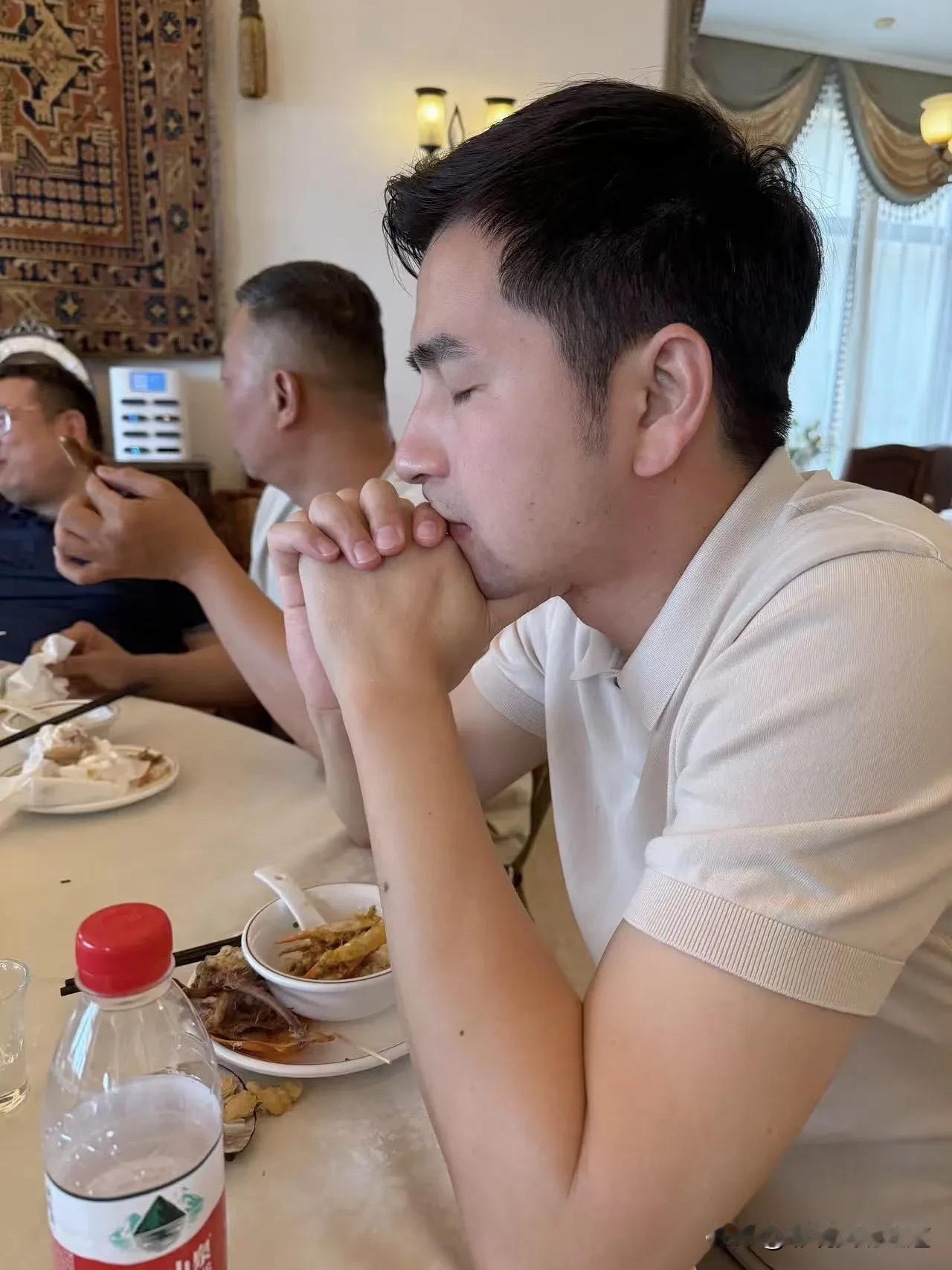 大中午就醉得一塌糊涂…
睡个觉先！！