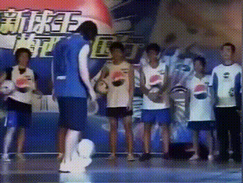 球王梅西，这球感绝了，难怪小罗说过我的花式技艺梅西都会，他只是不喜欢炫耀....