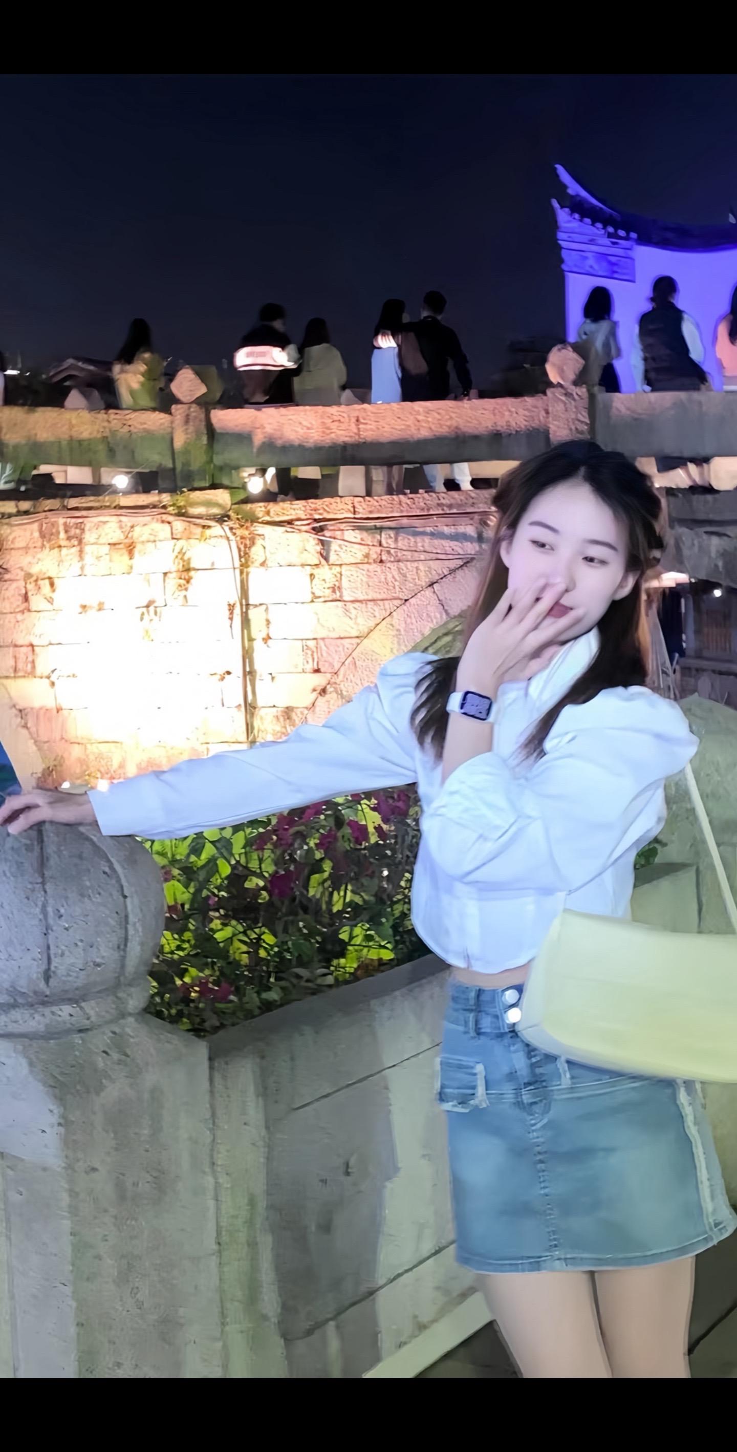 我凌晨三点说想去马路边散步 去天台喝汽水 你会觉得我脑子坏掉了吗