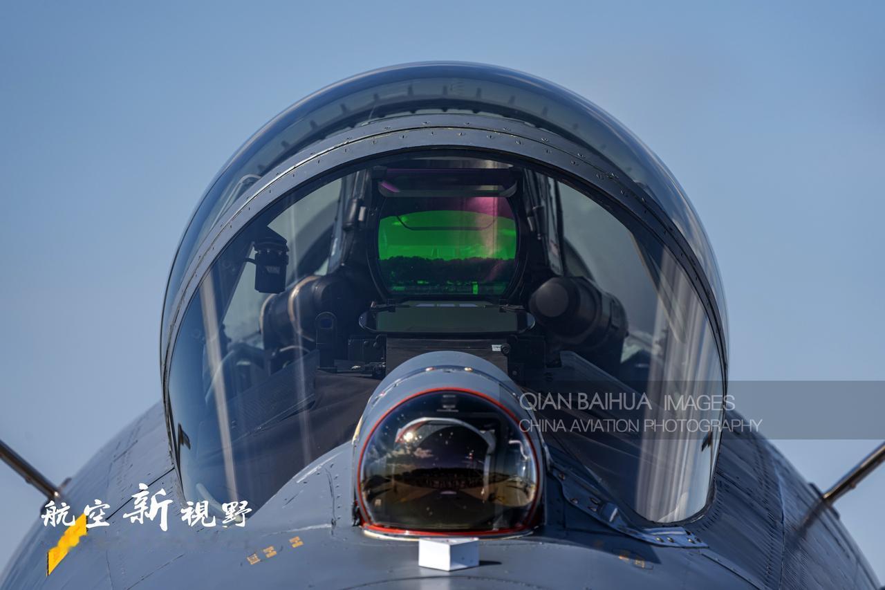 我国空军装备的歼-11B战斗机，歼-16战斗机和歼-20隐形战斗机，这三型战斗机