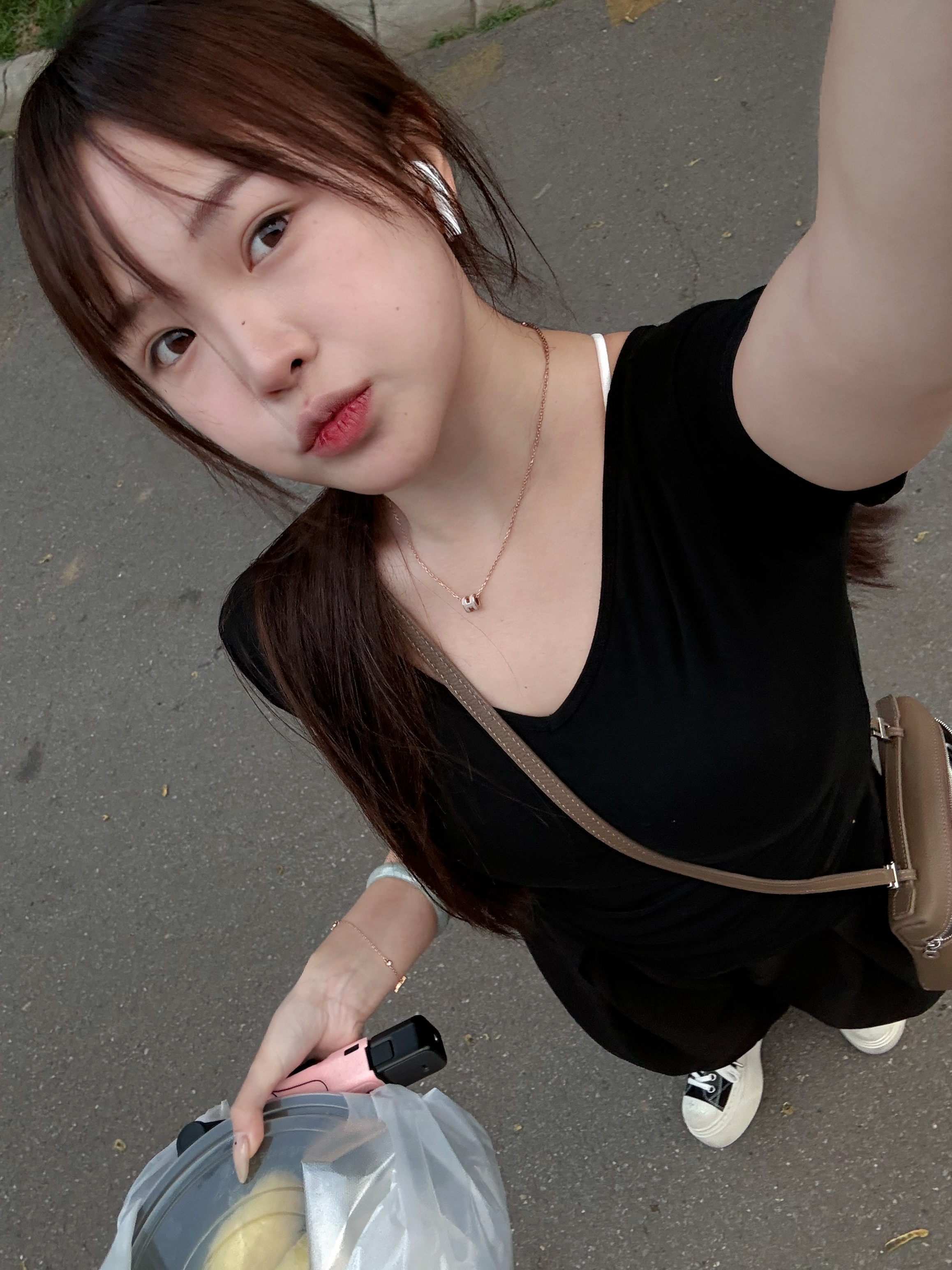 大学时期的我痛快以及倜傥，因为怕落空感我早已规划好自己，关于交手社会。不知道哪里