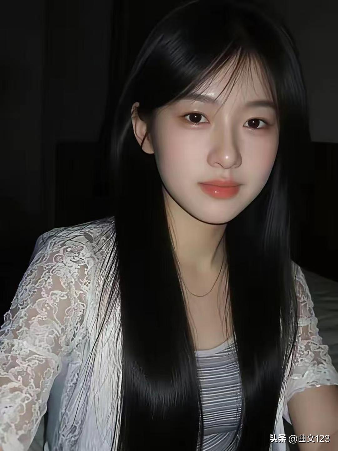 乌黑的头发，清纯的脸庞，这样的形象总能让人眼前一亮。就像赵昭仪，她有着一头乌黑亮