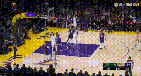 艾顿啊！连续前场篮板被字母哥爆。
第3节：先被身后抢板转身打进（图1），又被人3