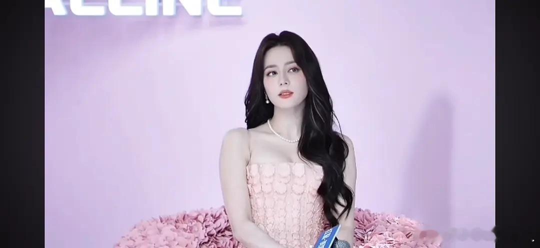 迪丽热巴太美了，保持下去还是内娱顶美 