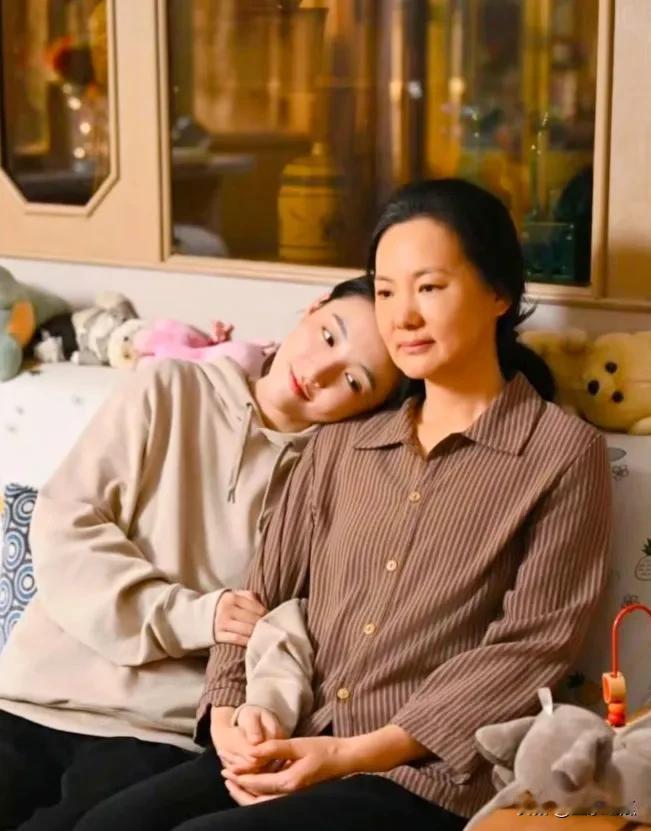 咏梅在影视剧《祝你幸福》中饰演的妈妈真是活灵活现，这神态，这表情完全符合生活中妈
