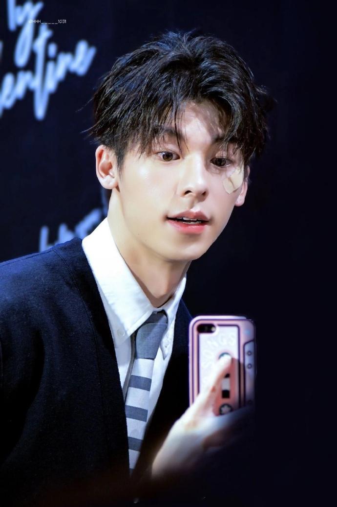 许光汉否认和周子瑜恋情许光汉说和周子瑜没有私交 据台媒，16日，许光汉出席活动时