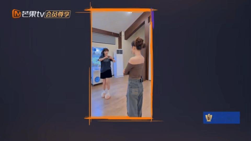 浪姐 拍完你的拍你的 姐姐们凑一起直接把屋变短视频工厂！李艺桐拉罗予彤拍“做我女