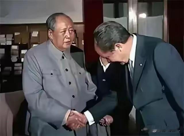 有些人说新中国前三十年闭关锁国，这不符合客观历史事实。
在新中国的前三十年，我国