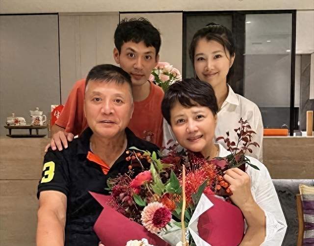 茹萍现状：定居杭州住别墅，没啥收入但有钱花，继子女儿都很孝顺