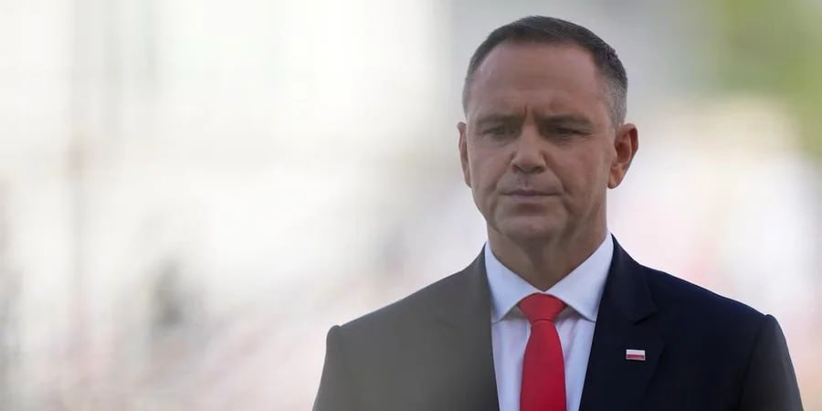 波兰总统纳夫罗茨基 表示，波兰应该走自主研发核武器的道路“这条路，在遵守所有国际