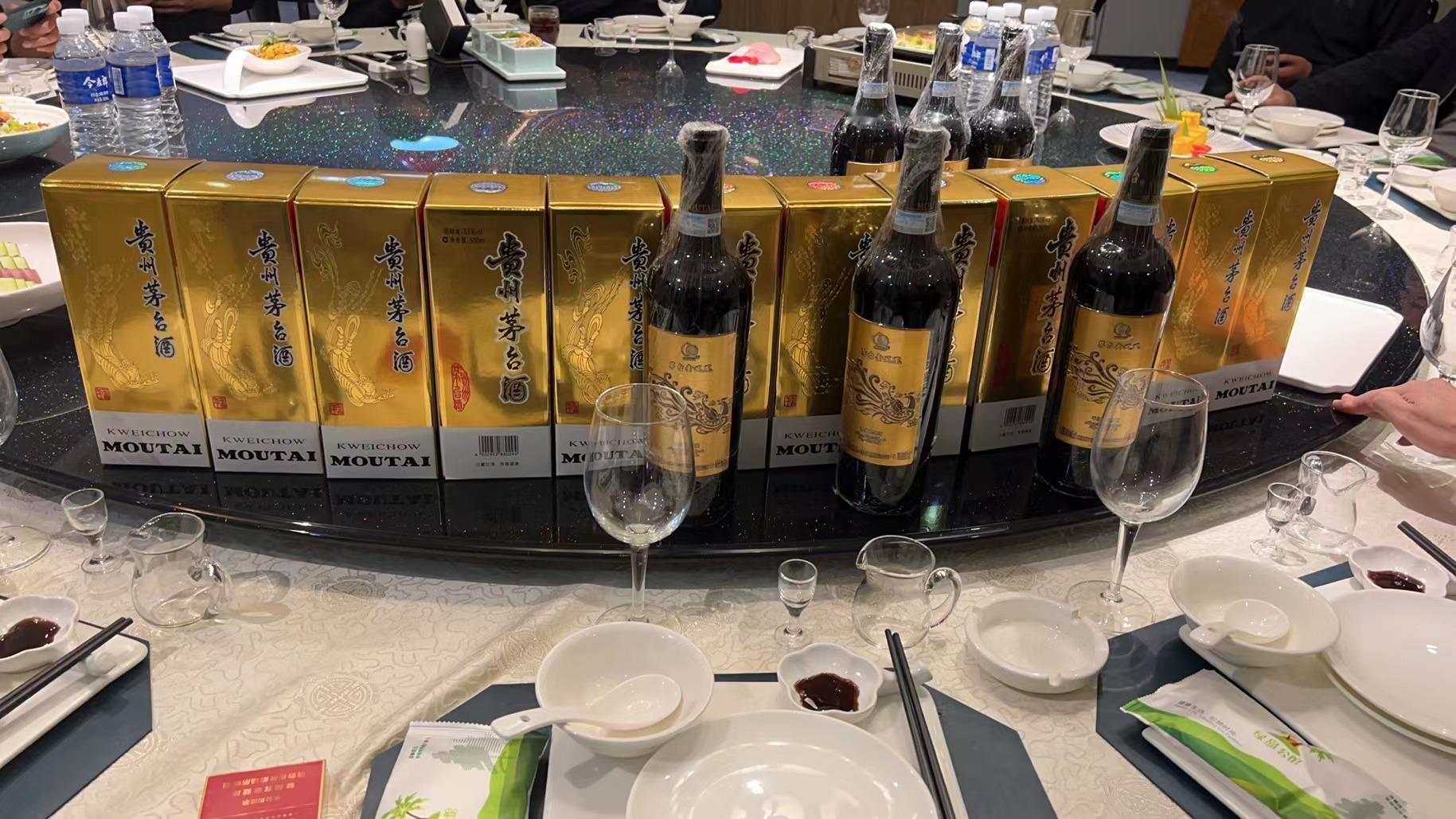 茅台当年一顿酒起步4W现在价格腰斩了，可惜没机会组局了，毕竟没业务了呗！ 