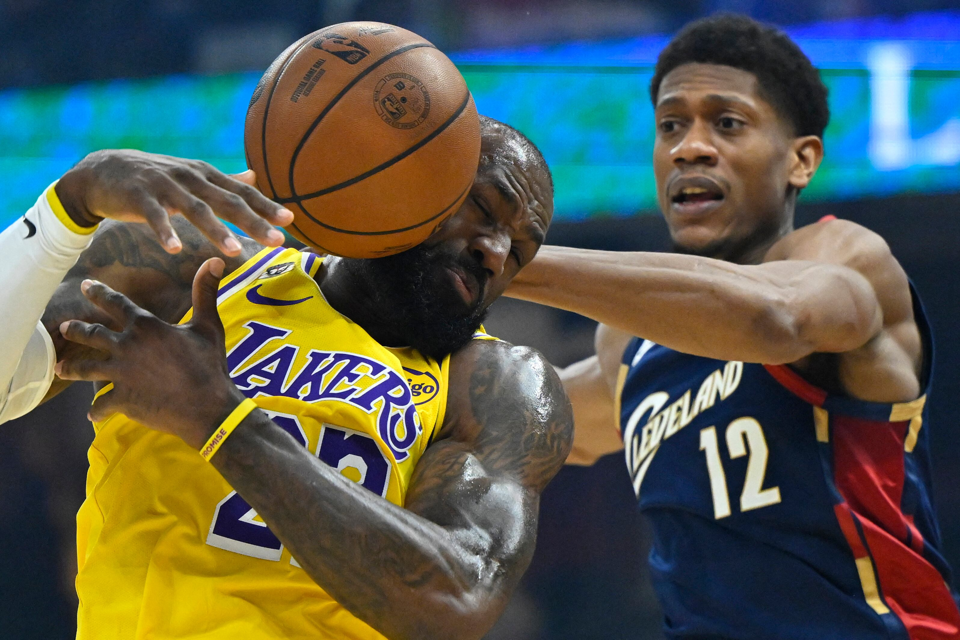 詹姆斯重回骑士主场詹姆斯骑士 回家送你个大礼