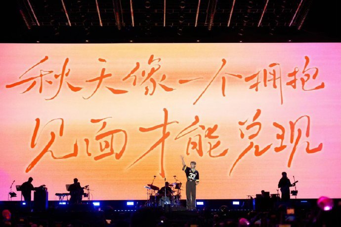 汪苏泷的兵把音乐节开成演唱会粉海 + 全场大合唱，汪苏泷的粉丝把音乐节的排面，直