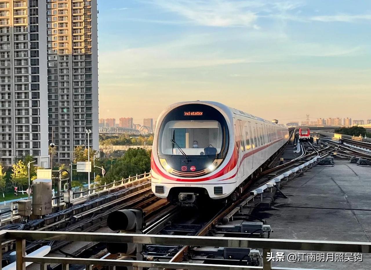 无锡人去靖江游玩方便了：江阴靖江长江隧道9月24日开通后，江阴方面配套新开了“江