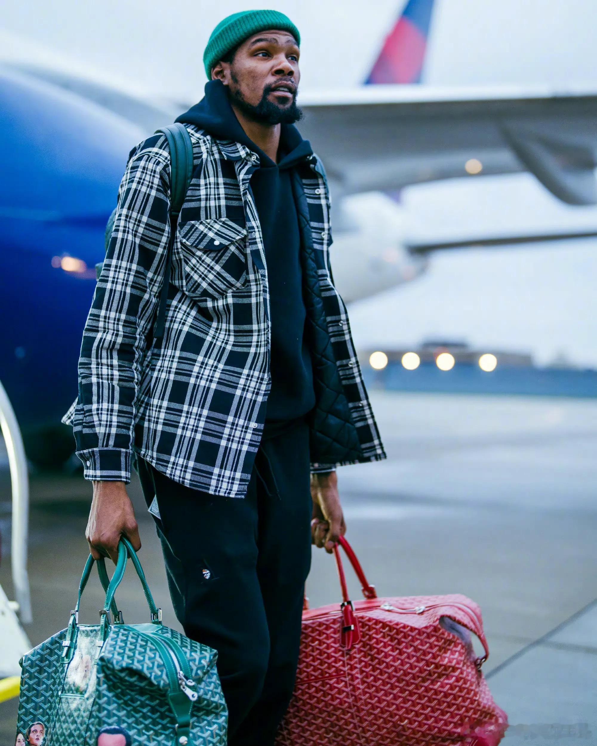 一人一张运动员反差神图 论气质拿捏程度，肯定是书包杜了 