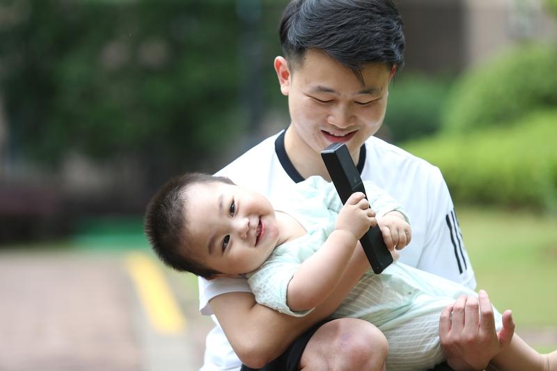 熊猫“奶爸奶妈”有了属职称了，这可太赞啦！以前说起照顾熊猫的工作人员，就统称饲养