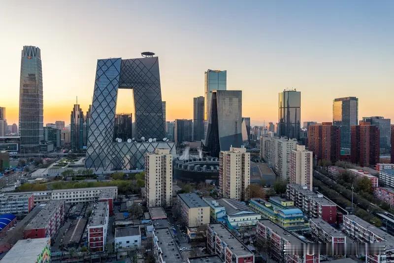 北京最新购房政策！
北京市购房+公积金新政策
①五环内外购房统一社保、纳税2年变