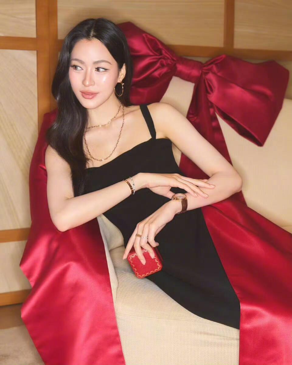 卡地亚更新邝玲玲新图 邝邝的美貌就是权威 怪不得大品牌超爱