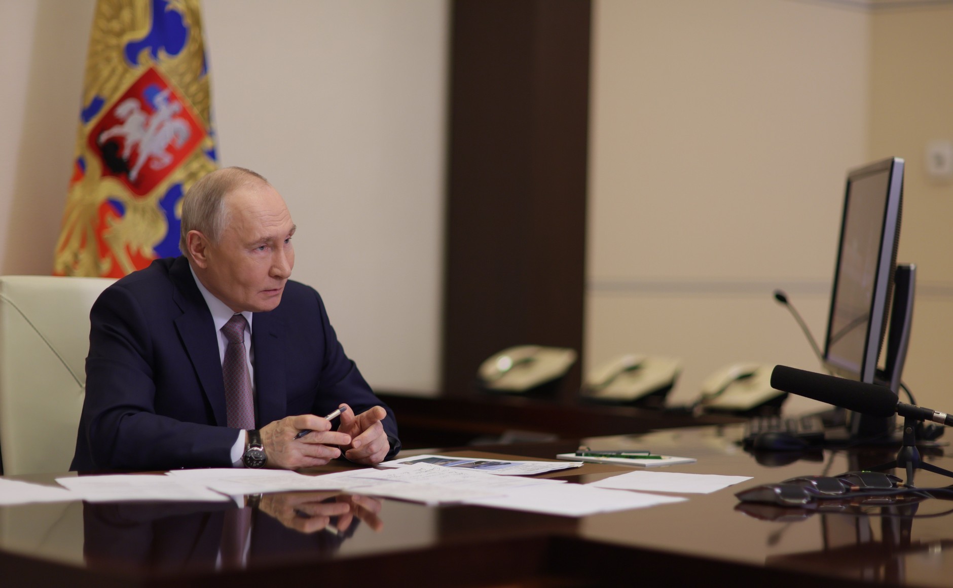 瓦洛佳小朋友  与政府成员召开会议总统通过视频会议与政府成员就克里米亚和塞瓦斯托