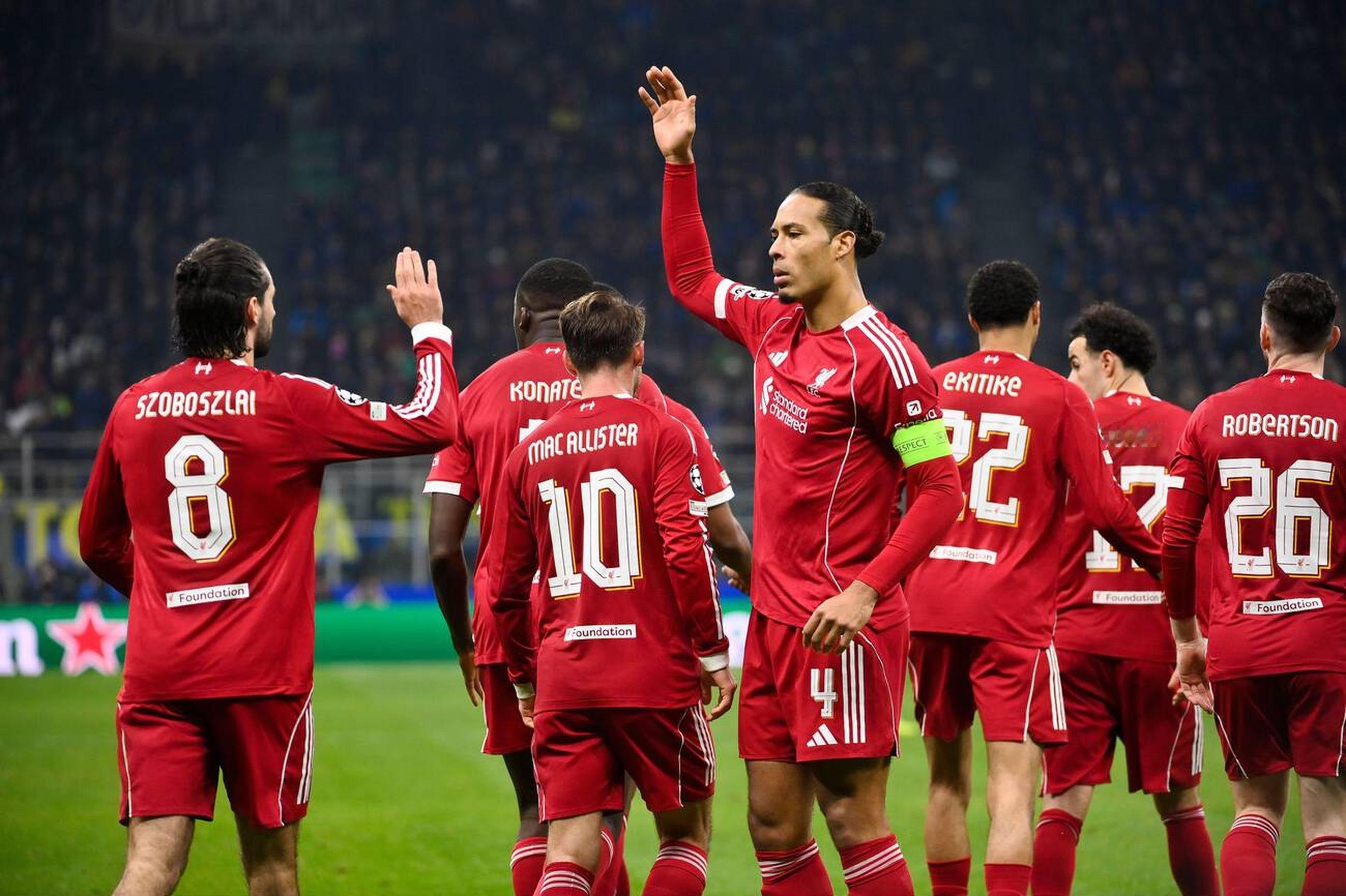 索博斯洛伊索博斯洛伊欧冠联赛 Red48，范戴克衬得索博好娇小宽阔的vvd，搂得