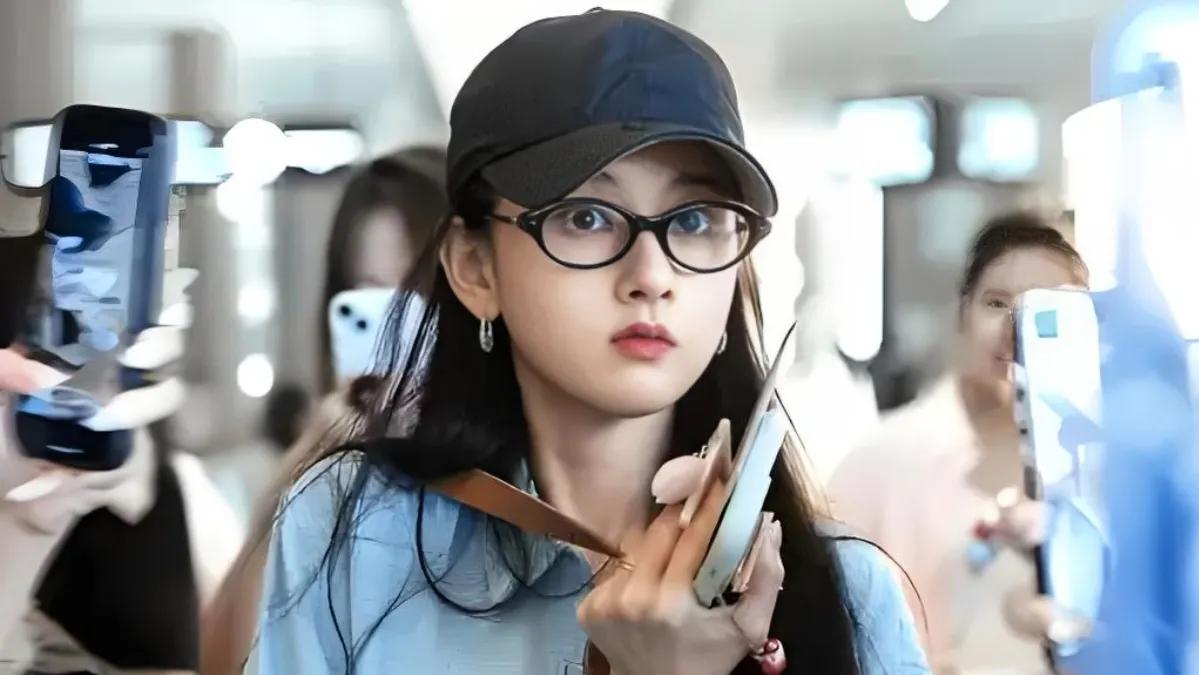 《宋祖儿剧宣跪地拍照背后：粉丝怒批不尊重，她却暗藏圈粉玄机？》
 
宋祖儿剧宣现