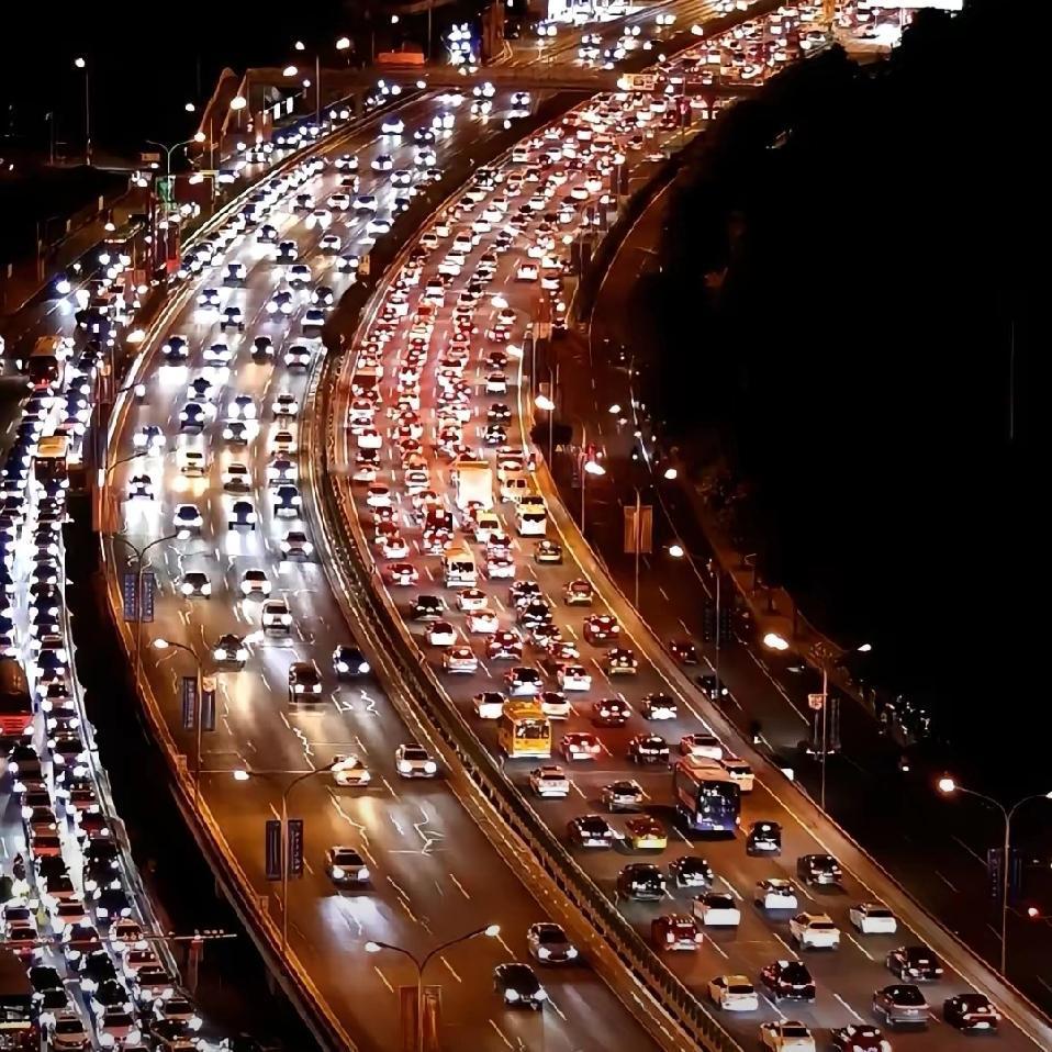 贸易谈判中老美关公面前耍大刀
中国是《孙子兵法》的出生地，“边打边谈”那是毛主席