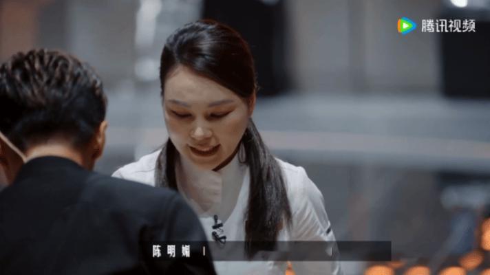 谢霆锋一句话让女厨师坚持12年一饭封神 简单五个字蕴藏无穷力量，陪伴陈明媚熬过无