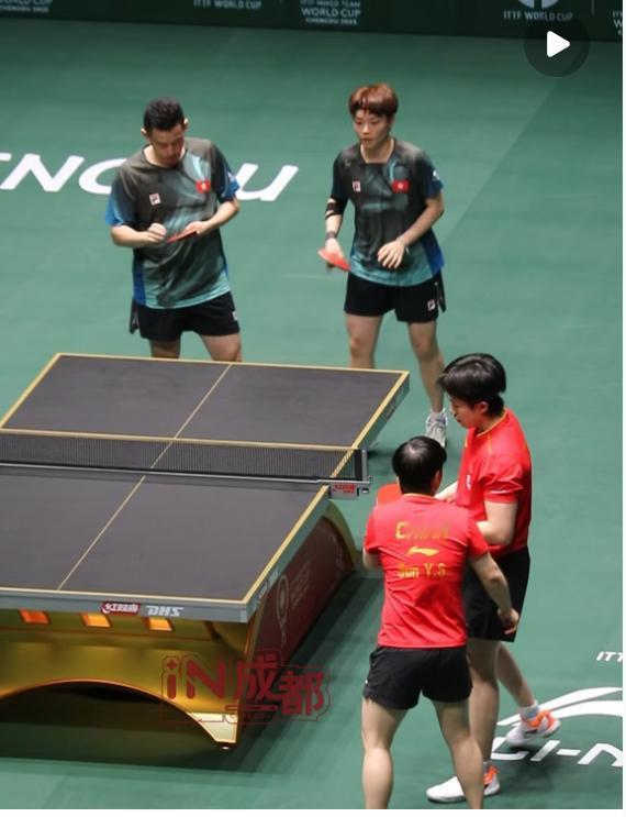 成都混团世界杯揭幕战 孙颖莎/王楚钦3:0黄镇廷/杜凯琹 为中国队迎来开门红！