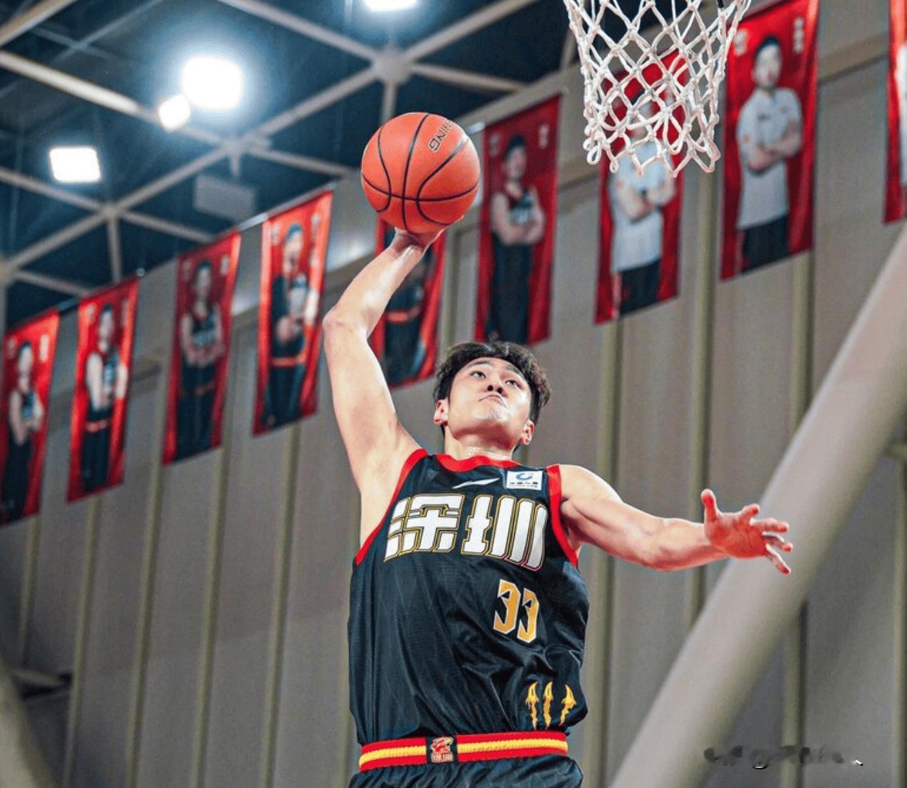 中国男篮锋线该换人了，王浩然值得入选




王浩然进步太大了，在深圳这样球队，