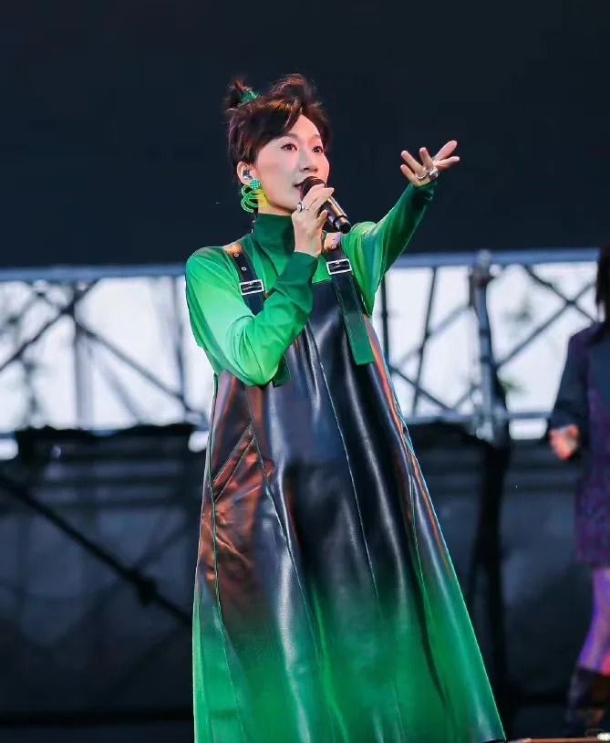 #芒果青春派对音乐节阵容官宣# 看到这个阵容，我就知道这个夏天不会寂寞了！期待在