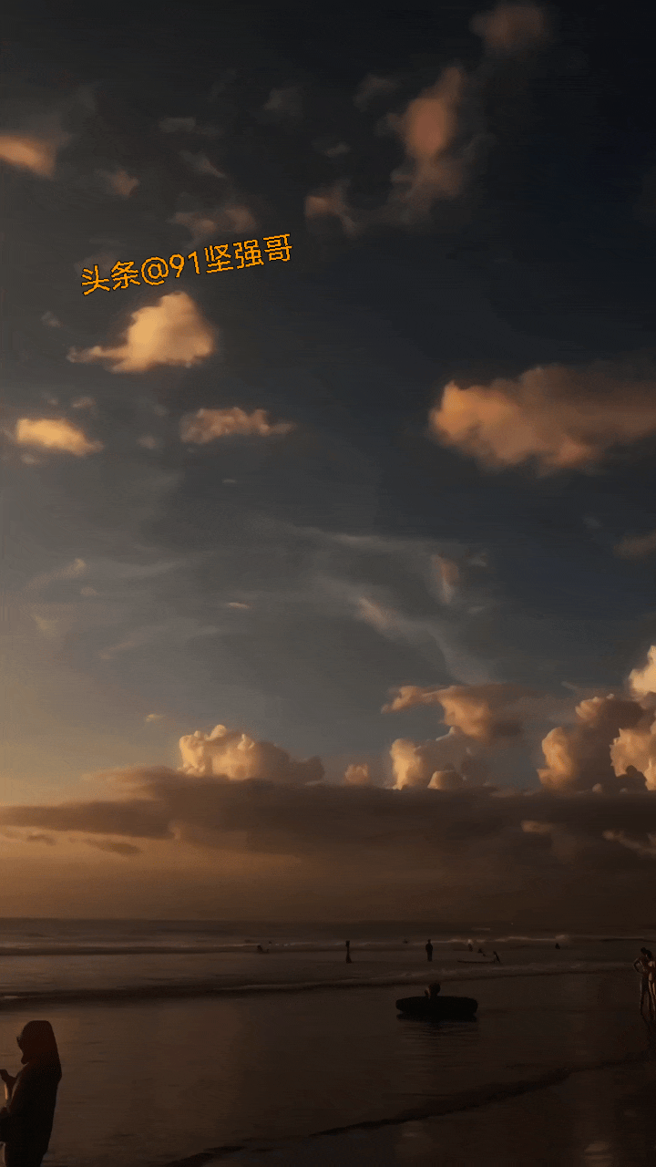 她好像在发光诶！