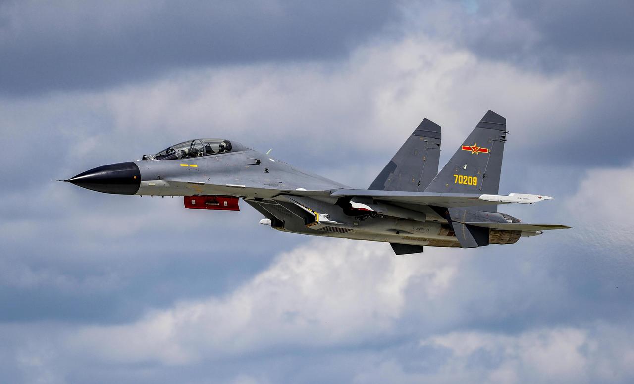 美军飞行员最崩溃的事，不是在雷达上看到我们的歼-20。
恰恰相反，是每一次，每一