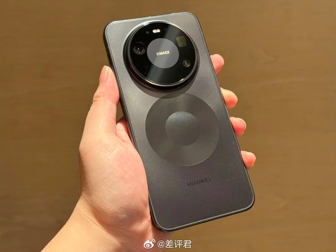 #差评说数码# 华为昨天还发布了性能拉满的、上了主动散热风扇的华为 Mate 8