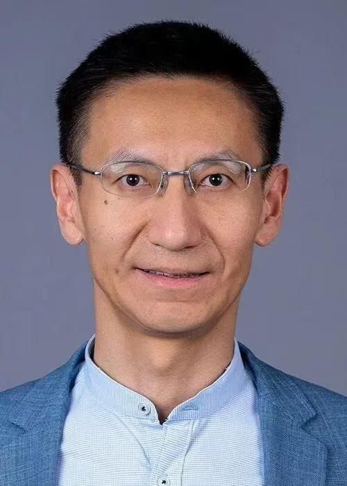 钟声，北京大学双学位天才学霸，哈佛大学顶尖博士，加州大学圣地亚哥分校知名教授，斯