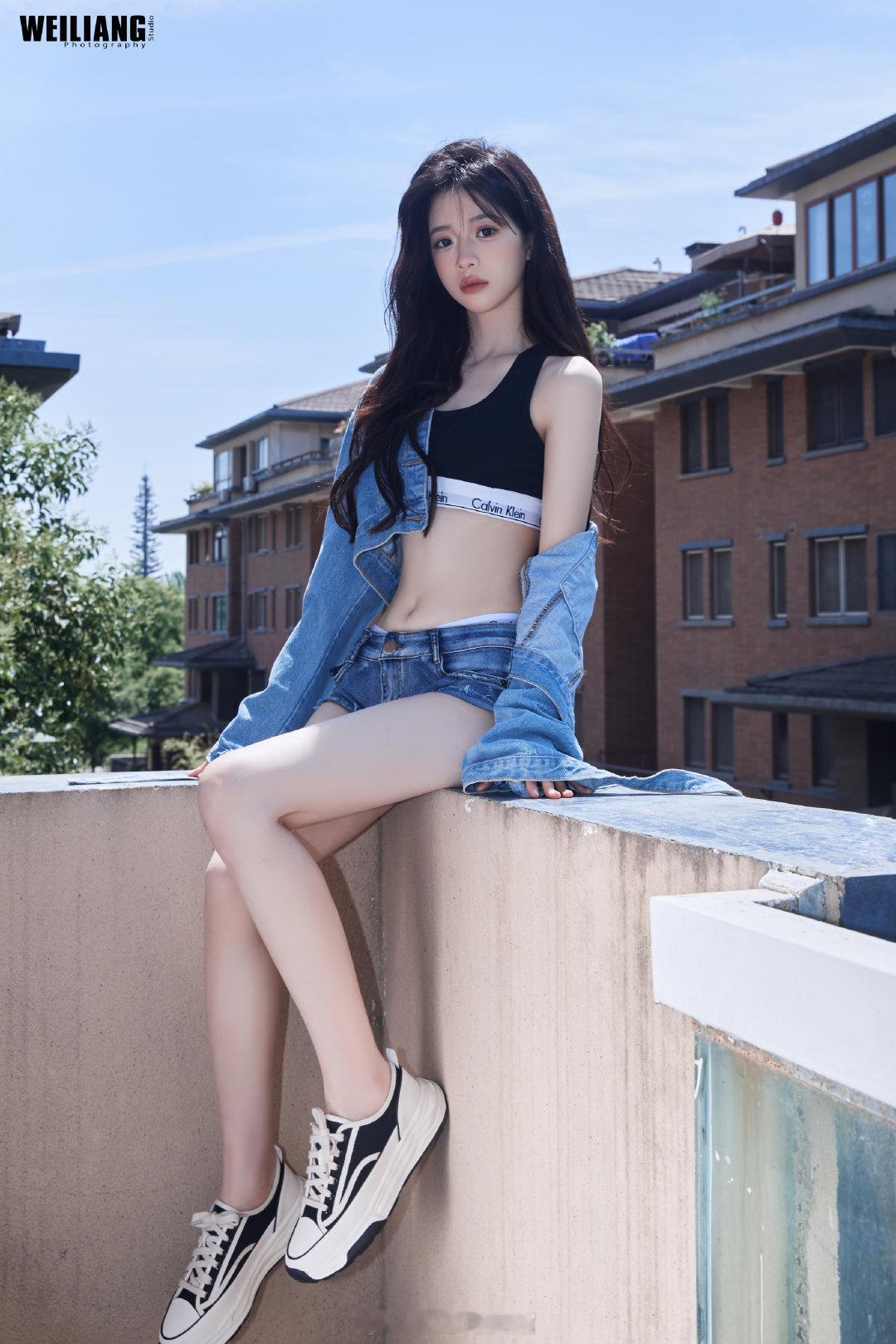 #微凉时光馆# #西安约拍[超话]# #辣妹写真# 阳光让人开朗 ​​​