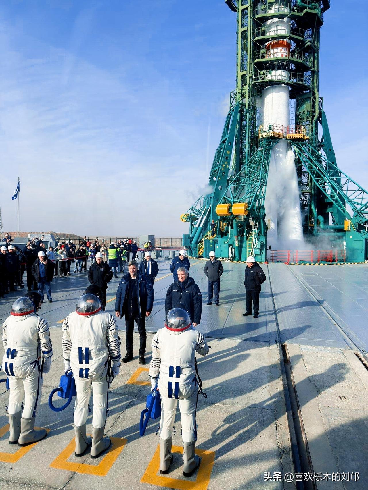 发射台塌了！
俄罗斯60年载人航天神话破局，暴露的真相更值得深思
 
谁能想到，