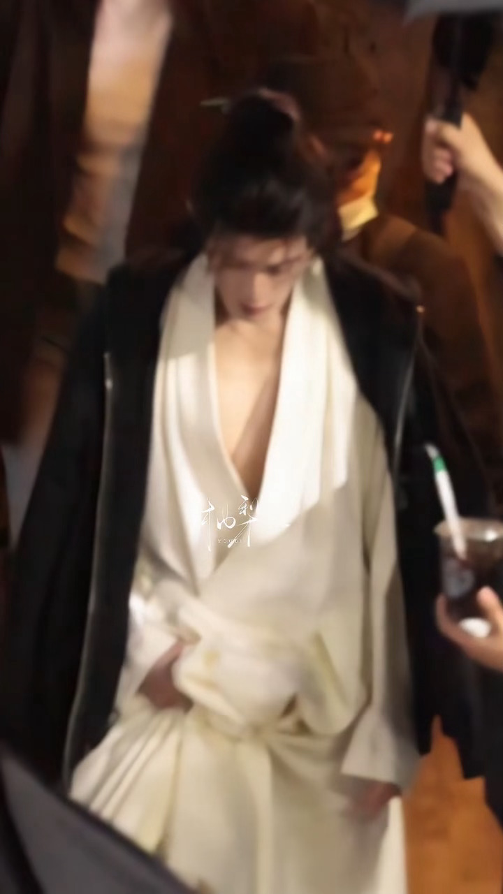 檀健次…哦不…谢却山这件衣服好白啊嘿嘿 嘿嘿 嘿嘿 震撼美味！！！ 